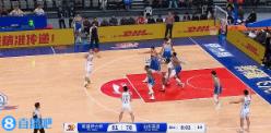 連續(xù)吃癟！克里斯先是籃下被李炎哲大帽&又被李炎哲生斷